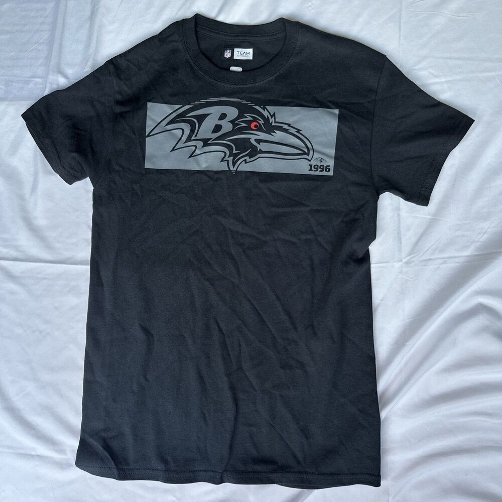 Baltimore Ravens T-Shirt  NFL Team Apparel Football Small Black Tee Gray Logo